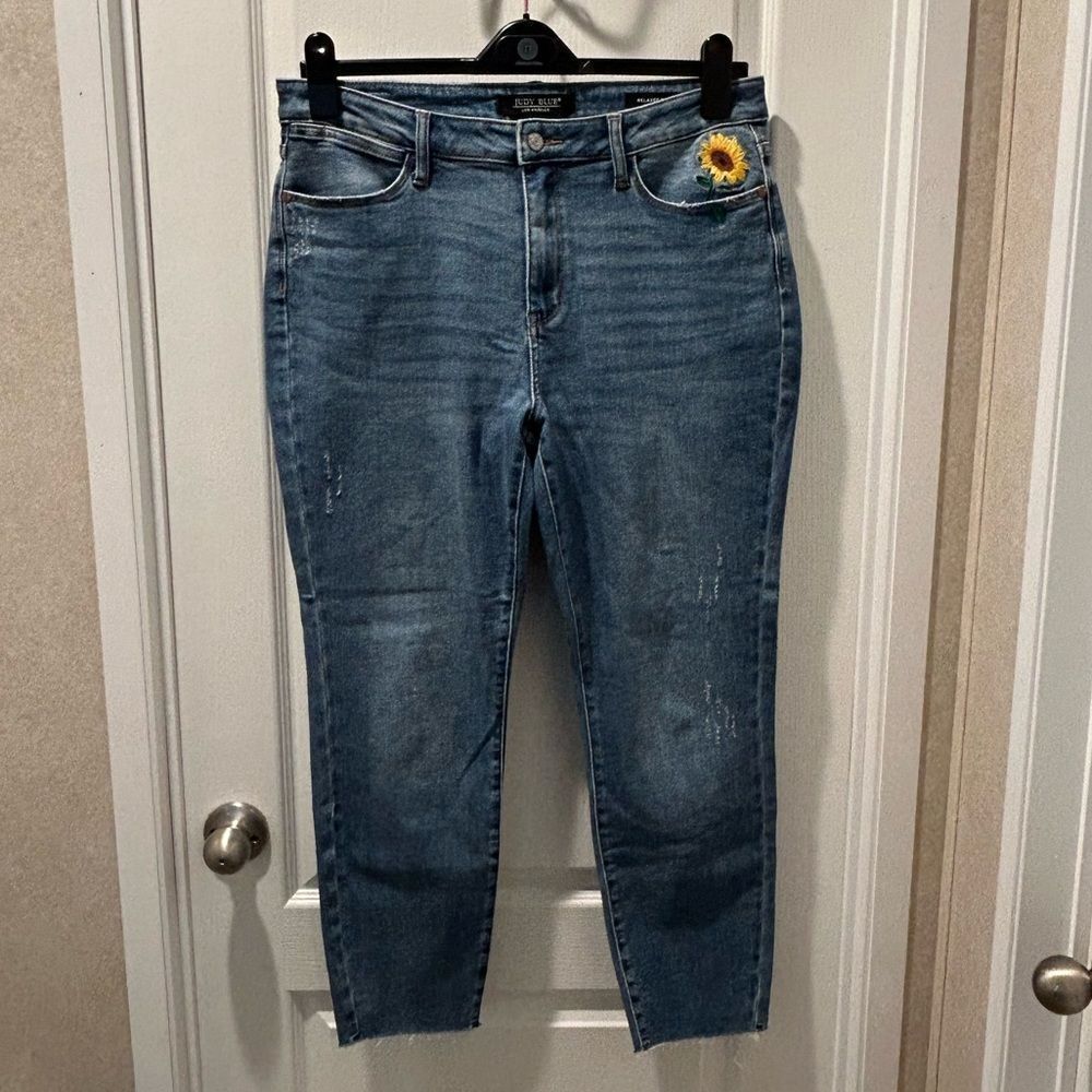 NWOT Judy Blue sunflower jeans